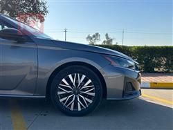 نيسان ألتيما